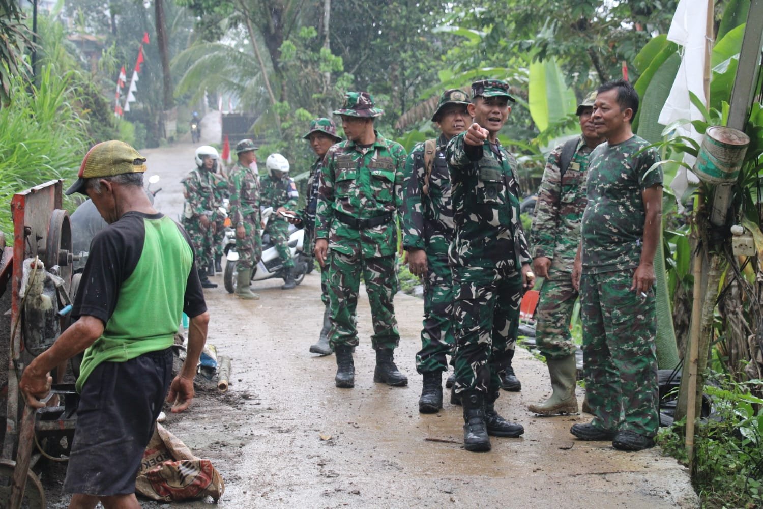 Tegakkan Disiplin di Lapangan, Dandim Pastikan TMMD Krangean Berjalan Sesuai Rencana 