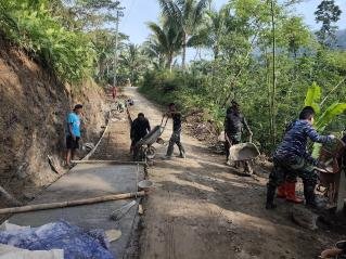 Kejar Target Waktu, Pembuatan Rabat Beton TMMD Reguler Ke-128 Kodim 0702-Purbalingga Terus Dikebut