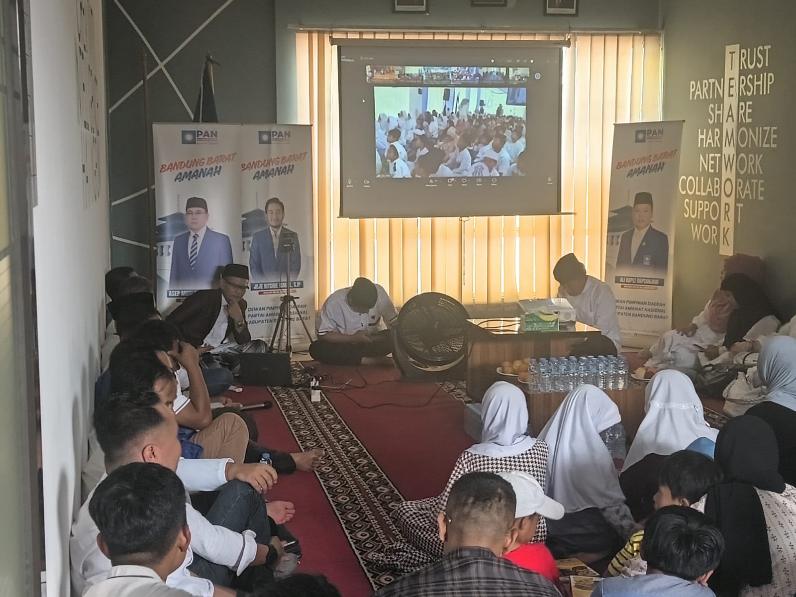 HUT PAN ke-28: DPC PAN KBB Gelar Santunan Anak Yatim Tema "Gerak Cepat Bantu Rakyat", 